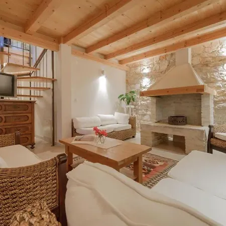 Traditional Stone With Amazing Outdoor Pool Villa