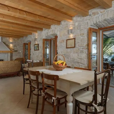 Traditional Stone With Amazing Outdoor Pool Willa *